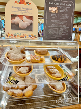 Beignet options at Scat Cat's club