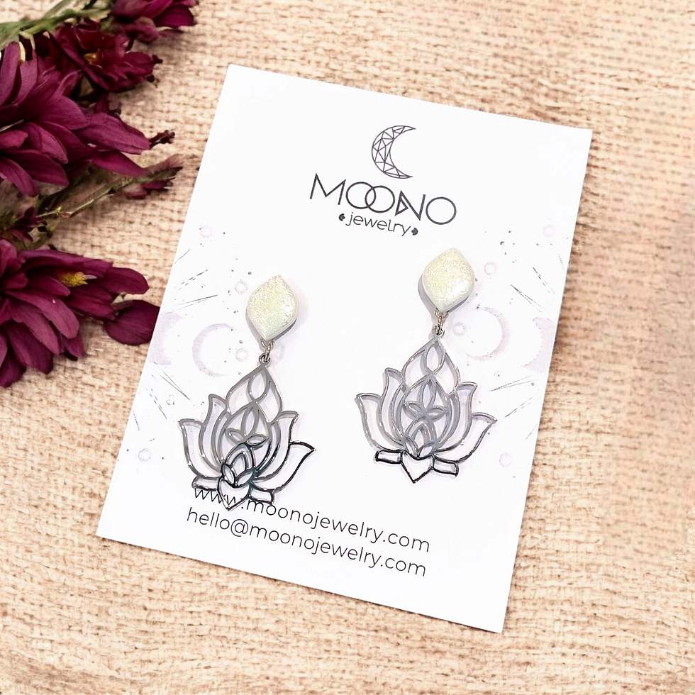 Thumbnail: Diara earrings in silver color