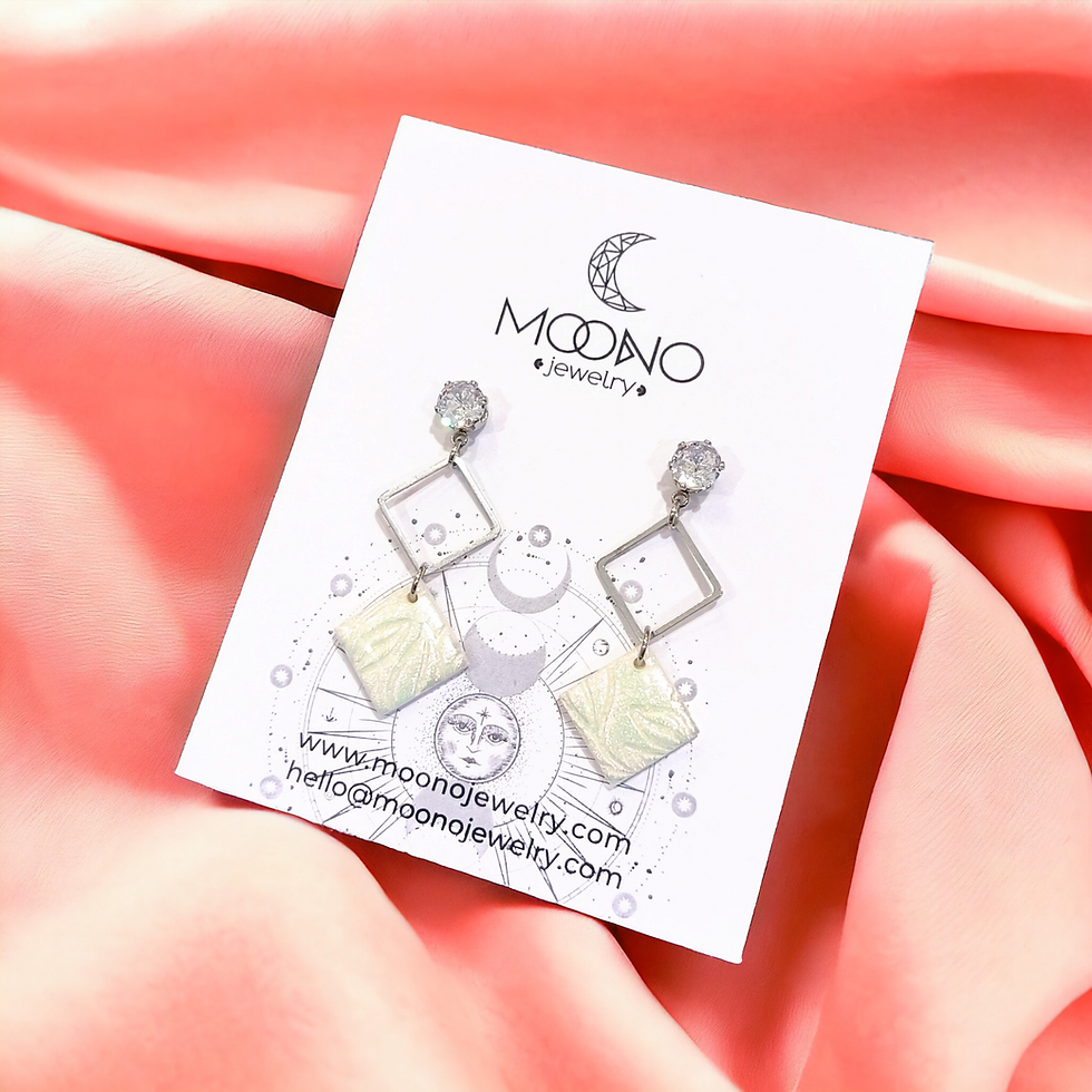 Iris 2. fülbevaló - gyöngyház fehér