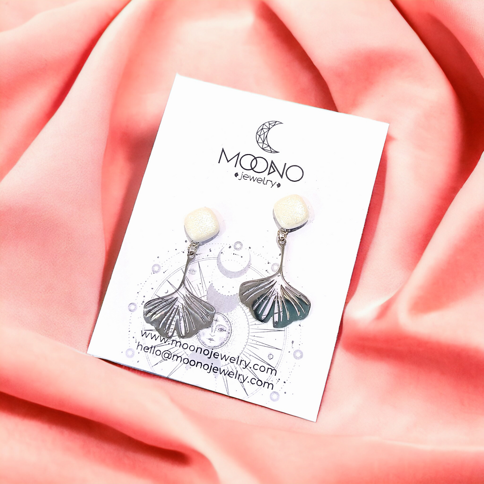 Thumbnail: Small Ginkgo earrings in silver