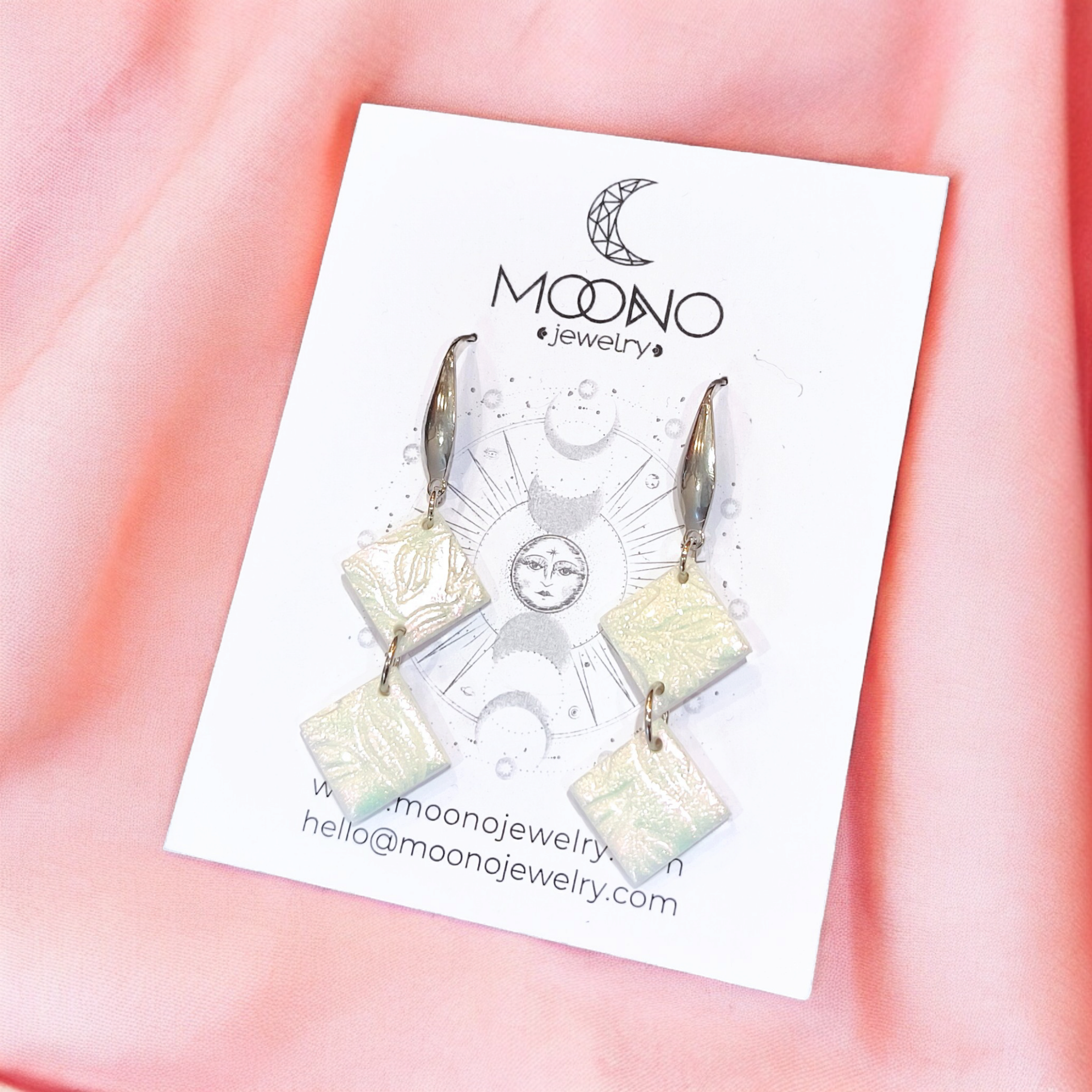 Izis fülbevaló - gyöngyház fehér