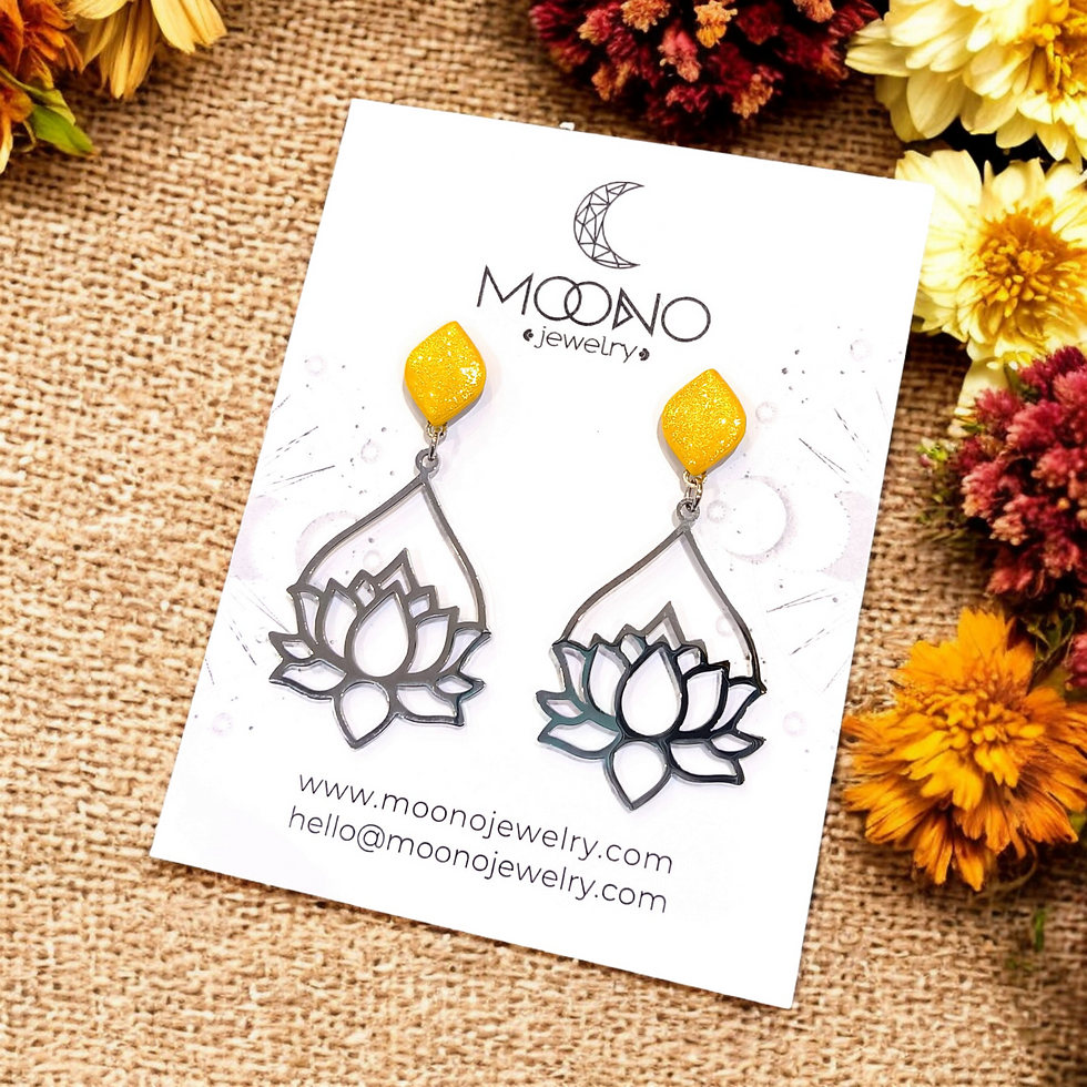 Thumbnail: Mira earrings in silver color
