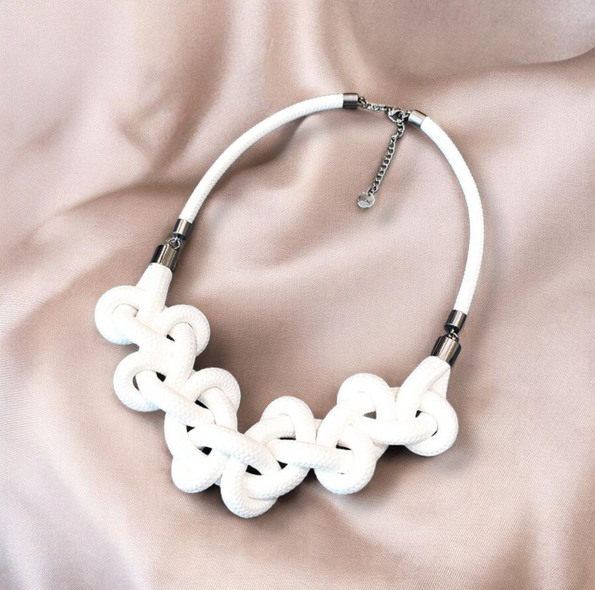 Minea necklace - white