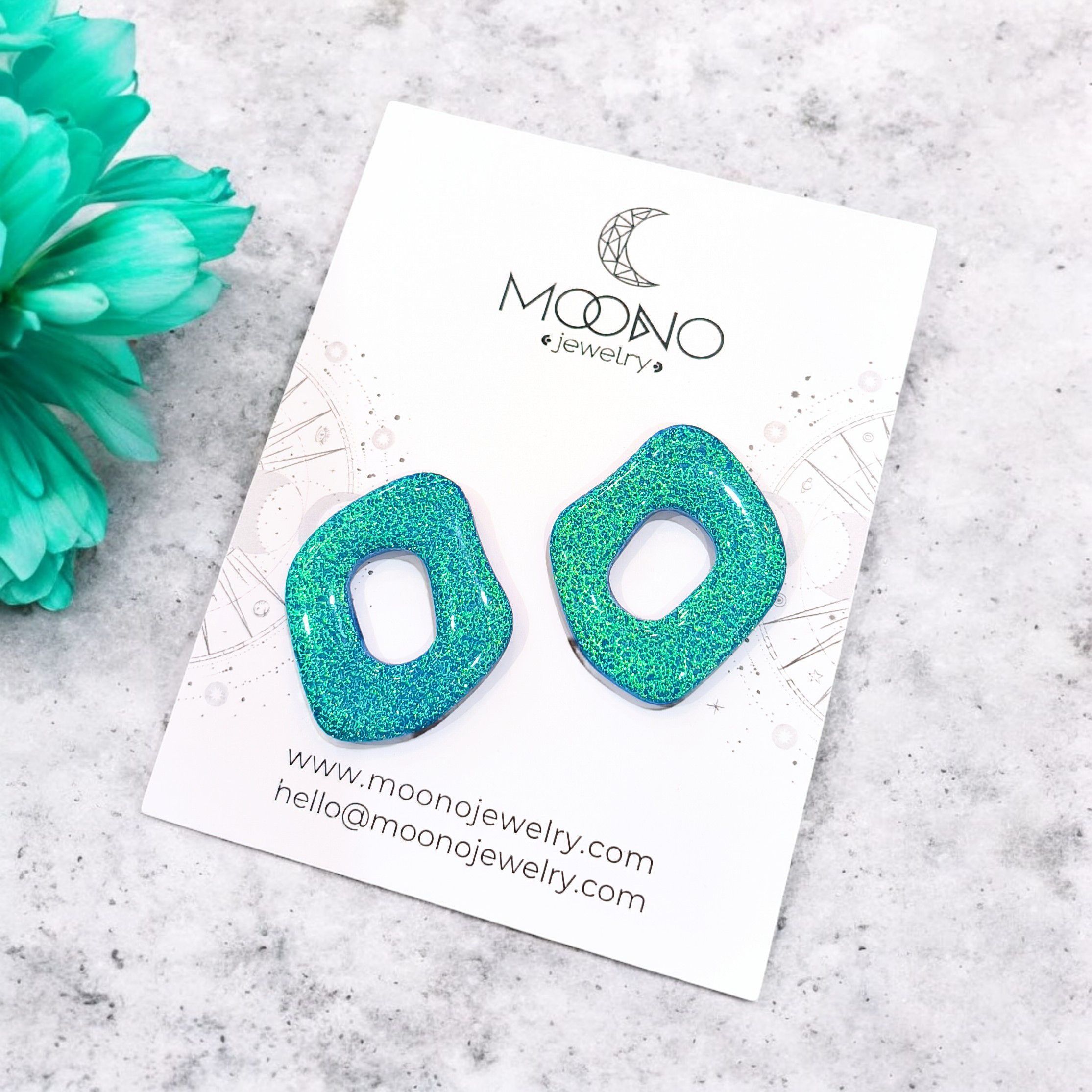 Funky Pebbles No. 6. fülbevaló - irizáló zöldeskék