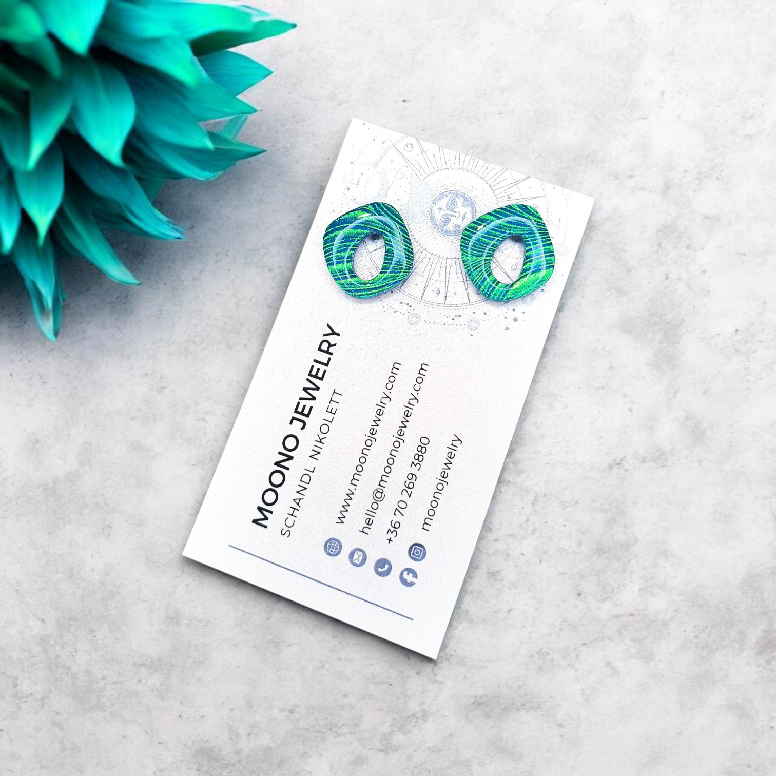 Funky Pebbles Mini No. 1. fülbevaló hullám mintával - irizáló zöldeskék