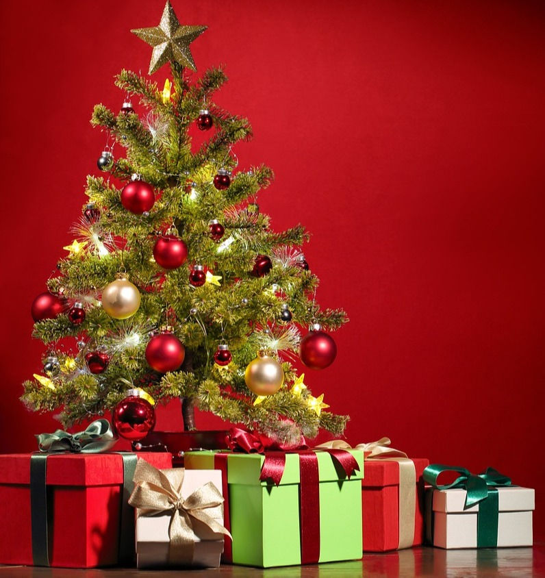 Árbol navideño con regalos
