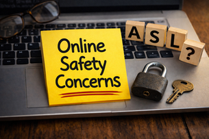 Rise in Snapchat Contact Raises Concerns for Older Women Online