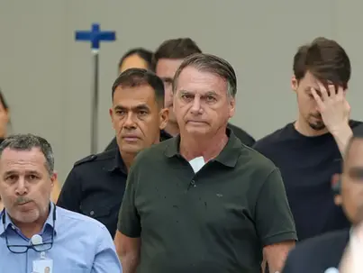 Moraes autoriza internação de Bolsonaro para realização de cirurgia