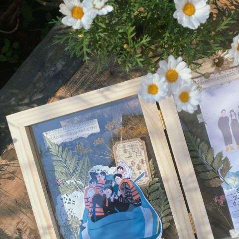 Thumbnail: Double Pressed Memories Frame