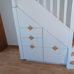 Aménagement sous un escalier