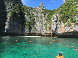 SNORKELING A PHI PHI LEH