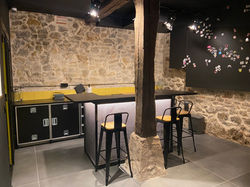 ROCK & ROOMS