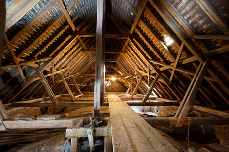 Der Dachboden der Pfarrkirche Straß