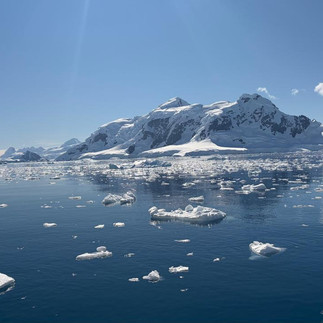 Icebergs and glaciers on the Antarctic Peninsula — travel to Antarctica from Patagonia
