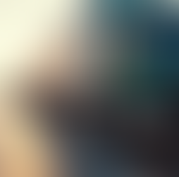 Weitwinkelaufnahme eines LKWs beim Beladen mit Möbeln