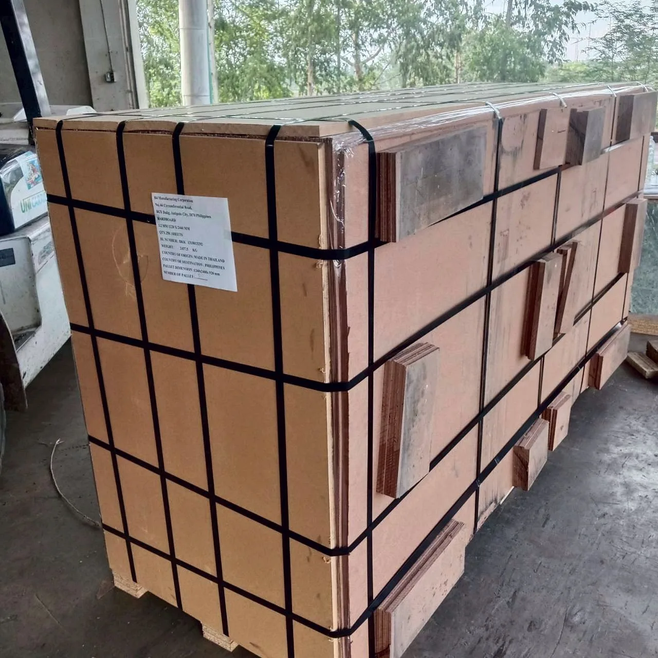 Pallet bearer arrangement