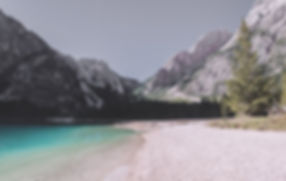 Paysage lac et montagnes
