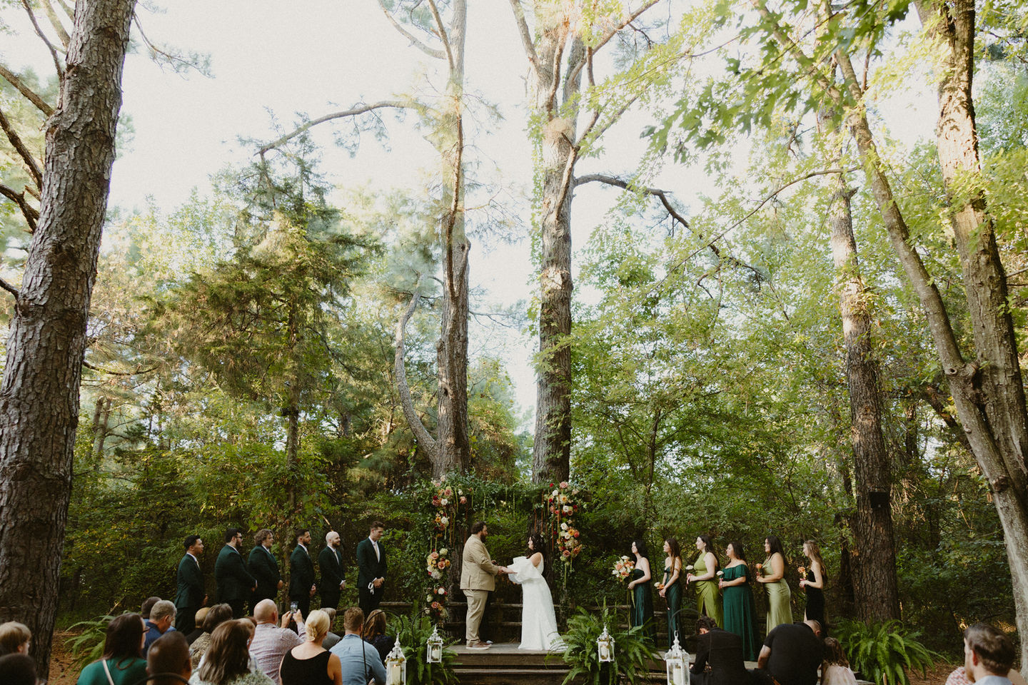 wedding ceremony in the forest of Oregon, destination wedding photographer