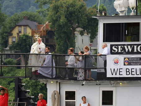 Article: Sternwheeler carries Christ down Ohio River during National Eucharistic Pilgrimage