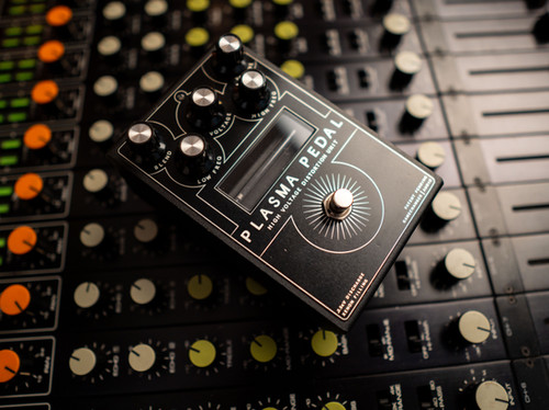 PLASMA PEDAL 高電圧ディストーションユニット PLASMA PEDAL 高電圧ディストーションユニット