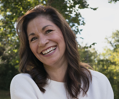 mom headshots 2025-3.JPG