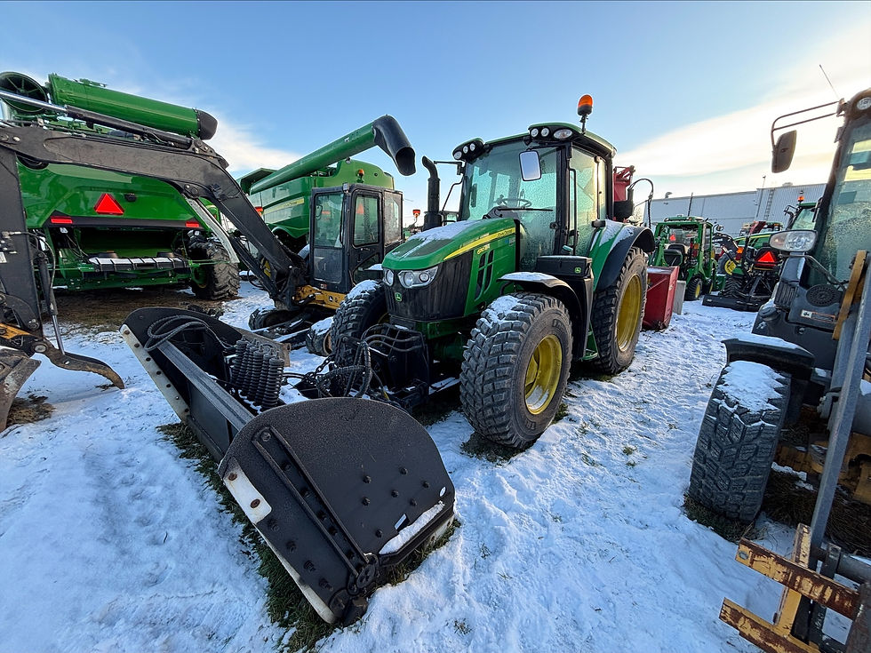 Miniature : 2022-John Deere 6110 M avec lame et souffleur