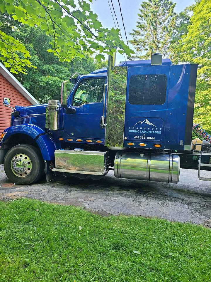 2023-  International HX 520