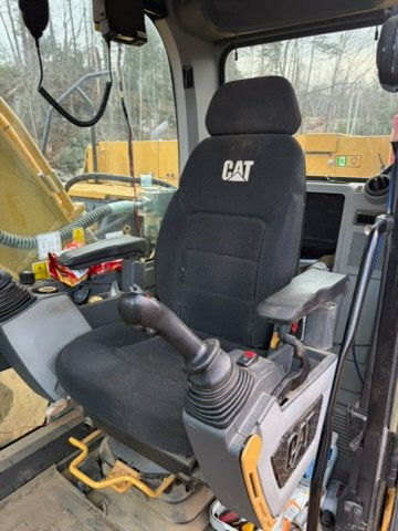 Miniature : 2024- Caterpillar 330