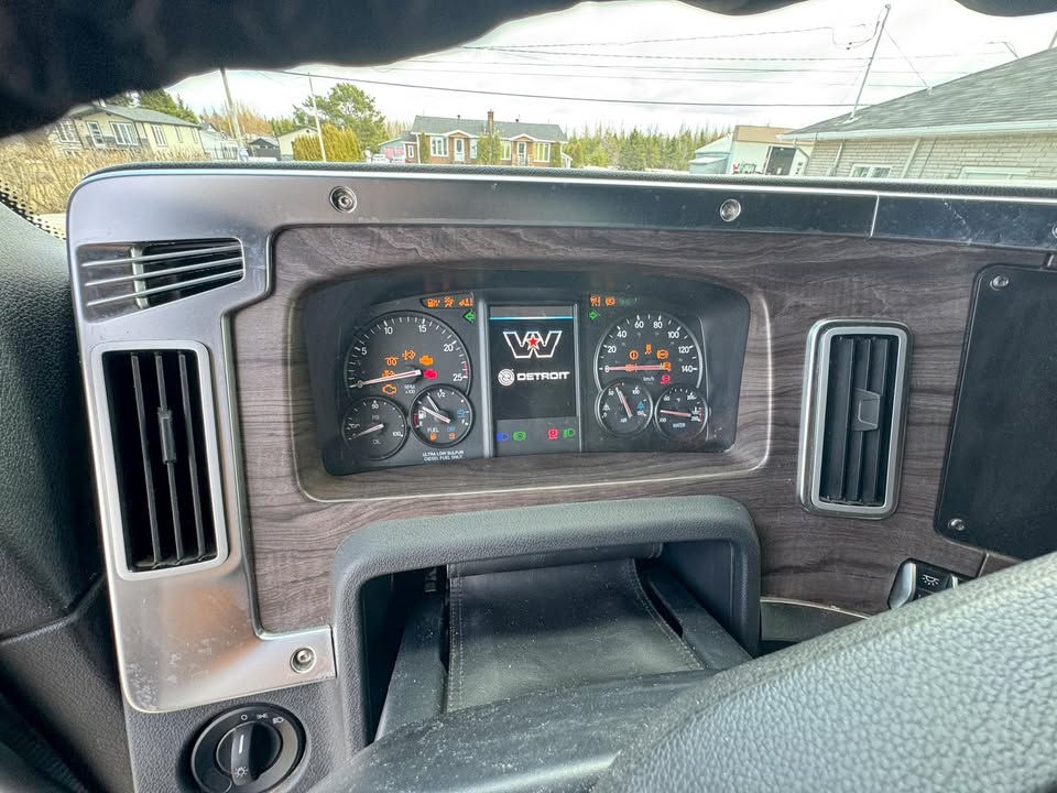 Miniature : 2024- Western Star 49X