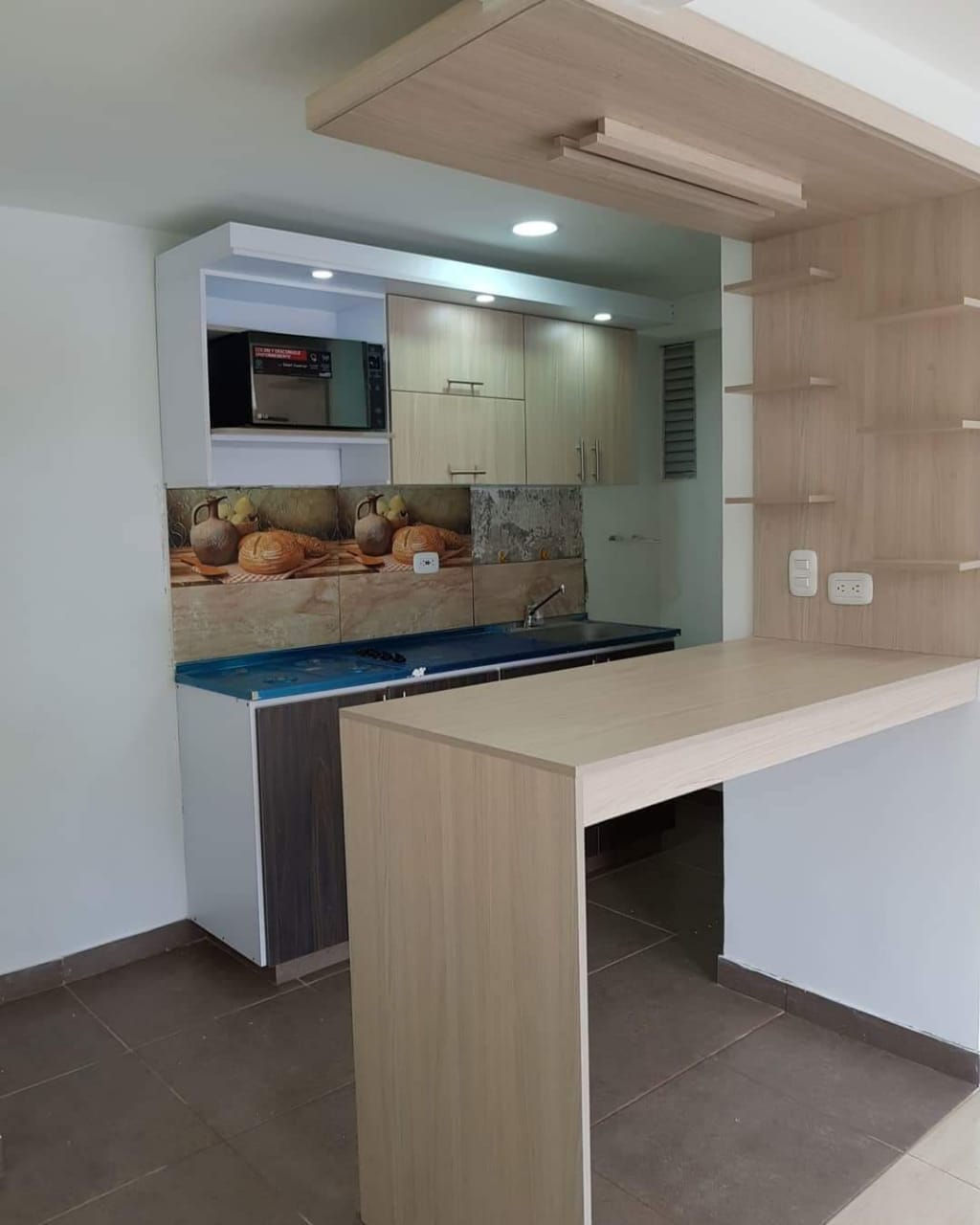 BARRA LICORERA PARA COCINA