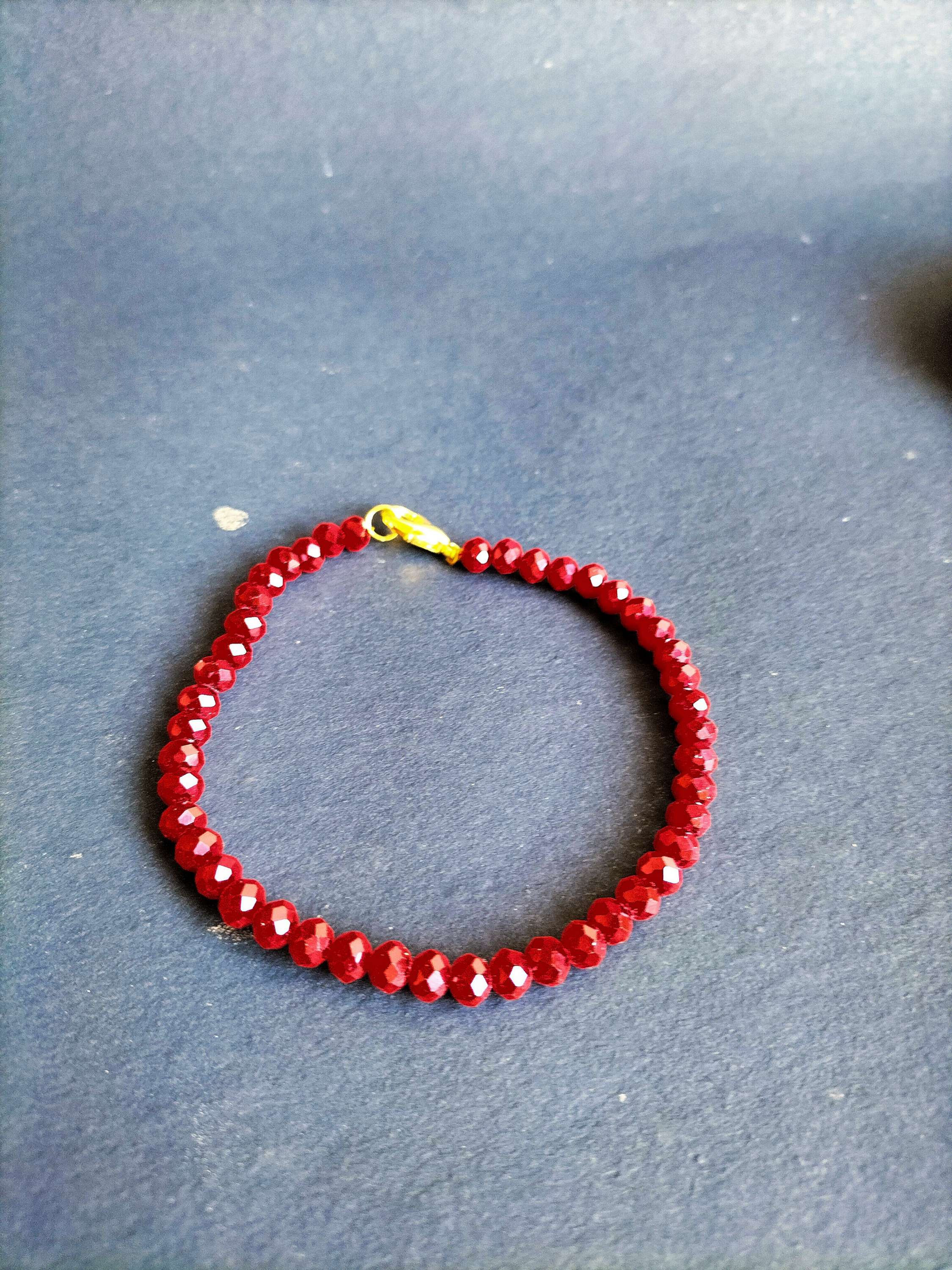 Crystal beads bracelet.