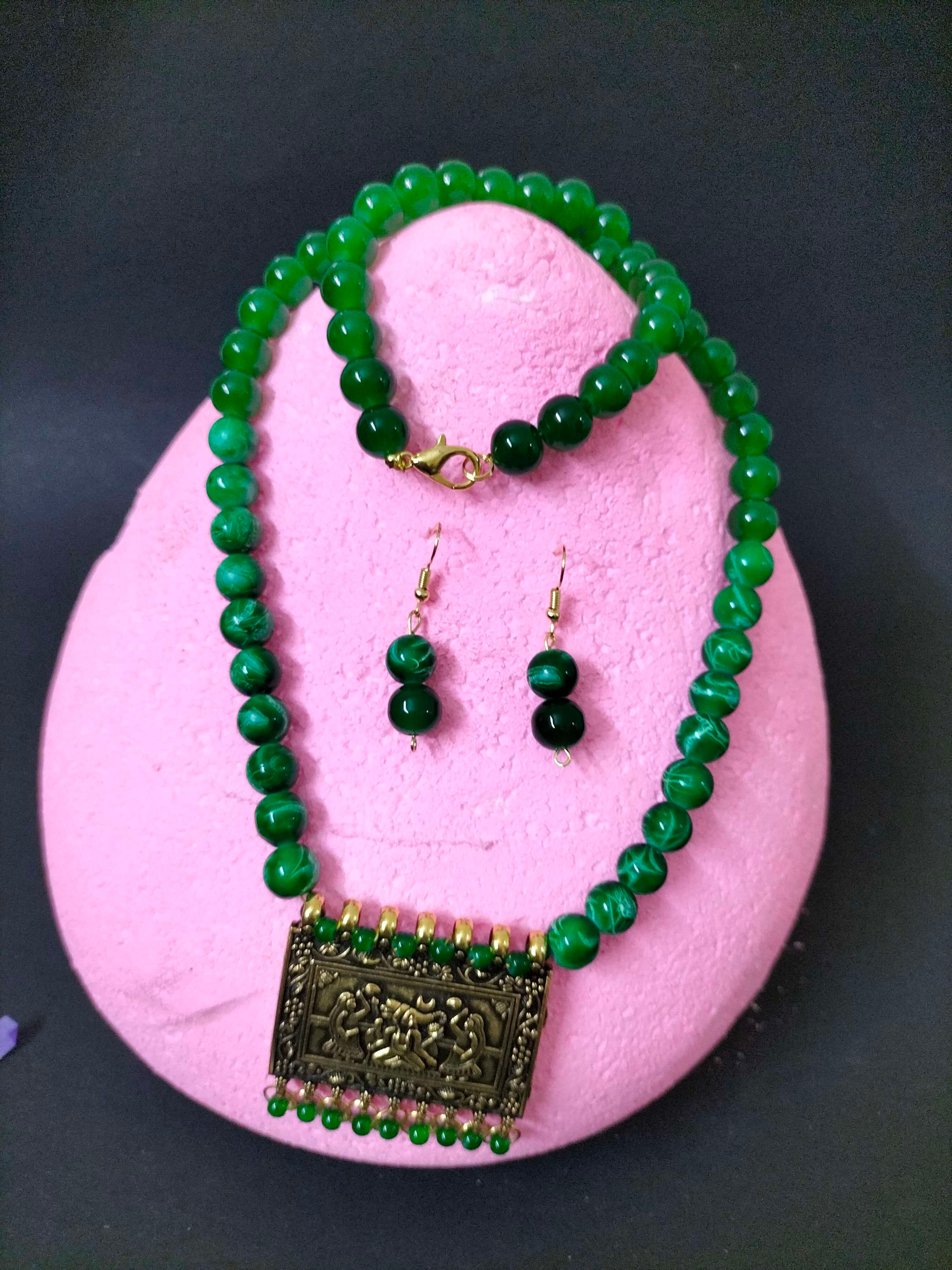 Glass bead with oxidised pendant necklace set.