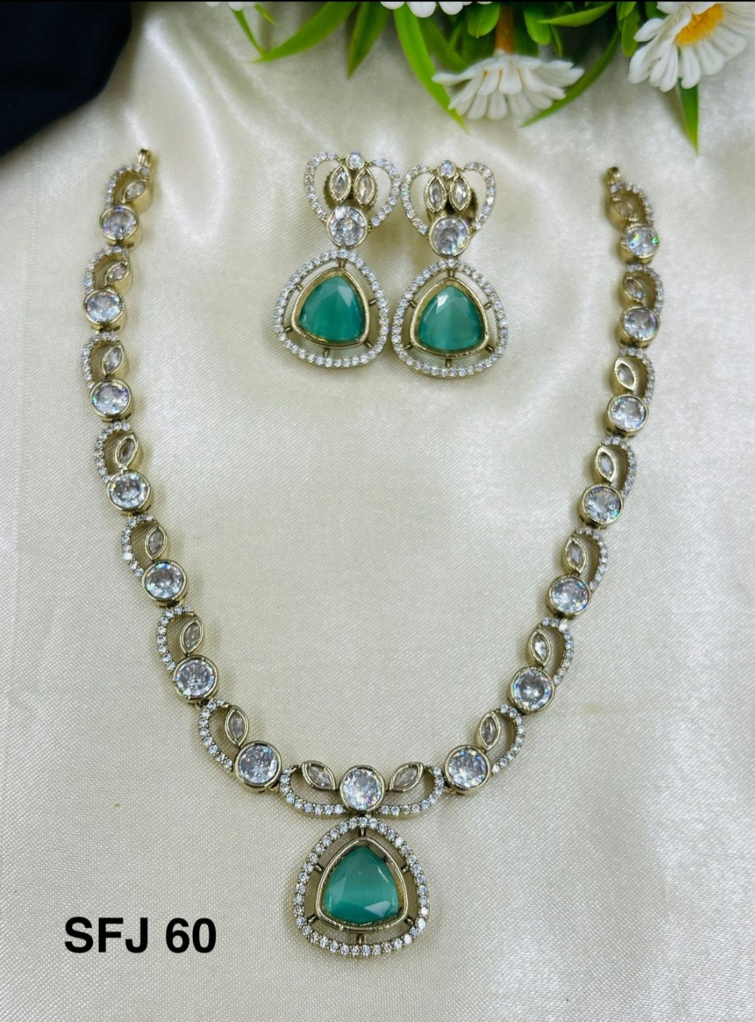 Diamond necklace set 
