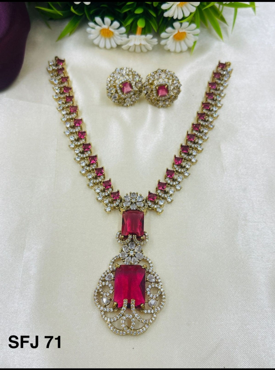 Diamond necklace set