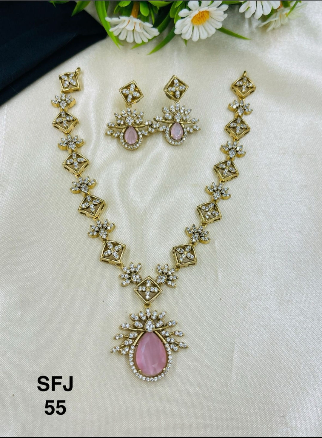Diamond necklace set 