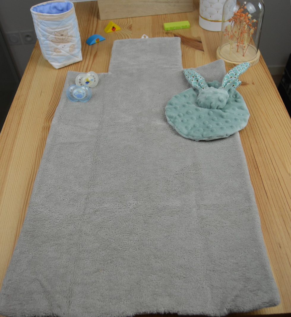 Tapis à langer fleurs gris créations française