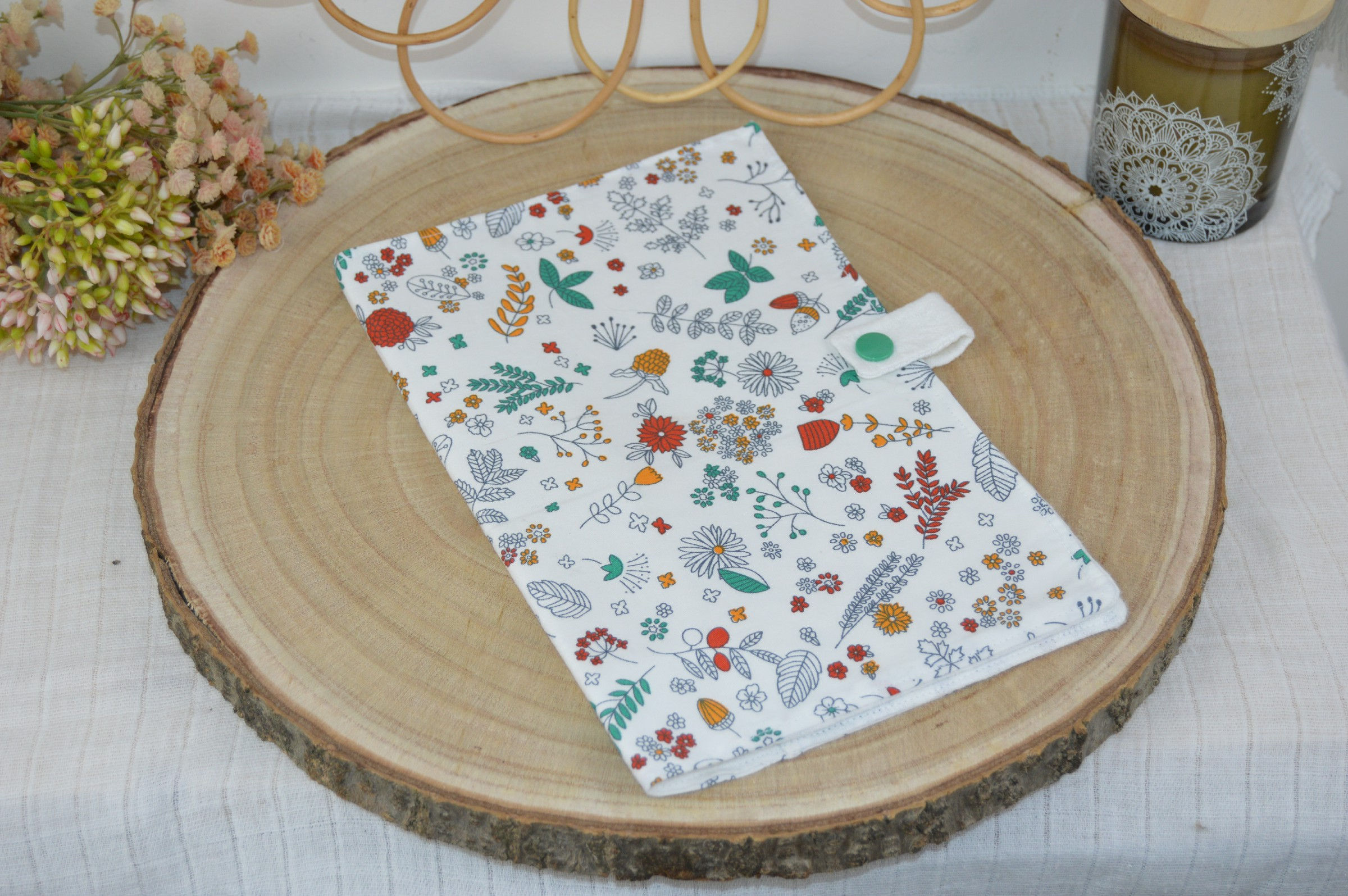 Protège Carnet de Santé Fleurs blanc