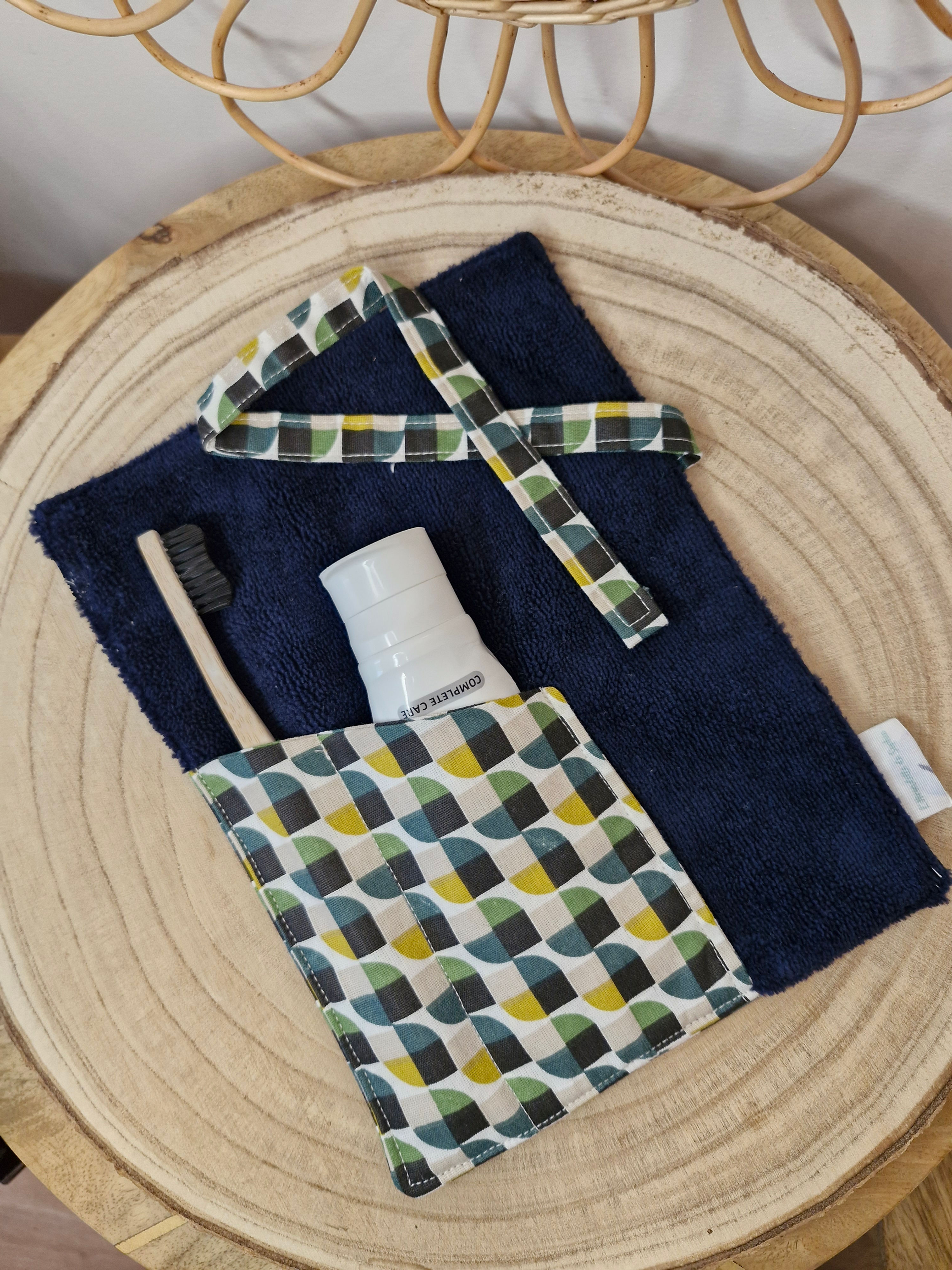 étui brosse à dents carreaux vert et noir de haut