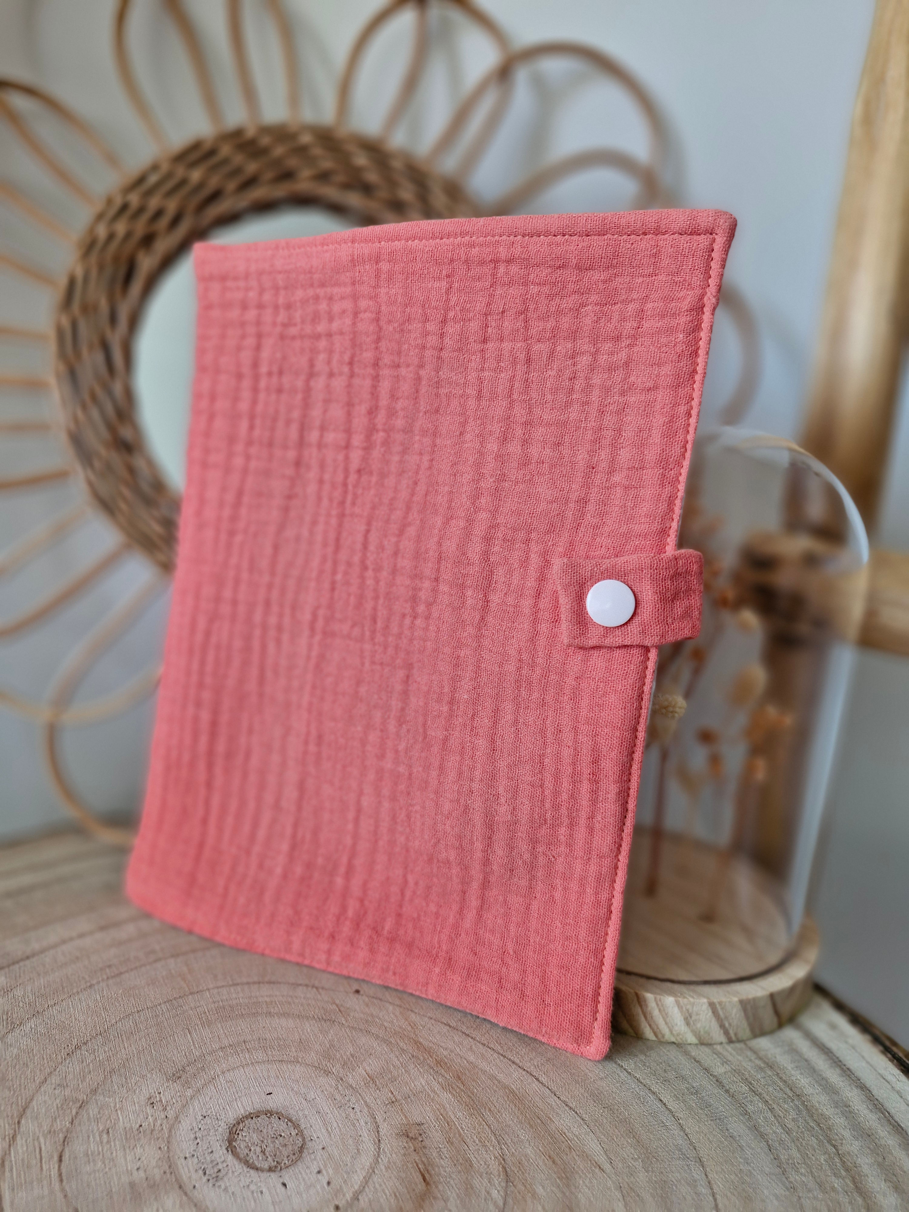 Protège Carnet de Santé Double Gaze Corail