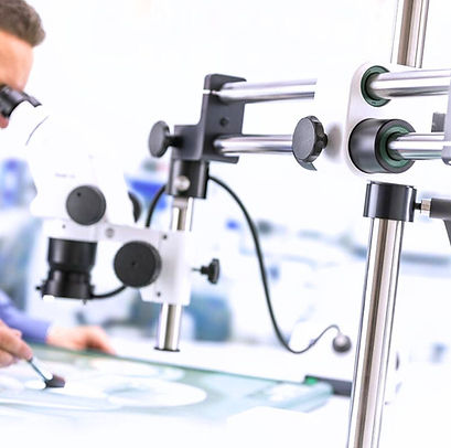 Forensics boom stand with a Zeiss Stemi 508