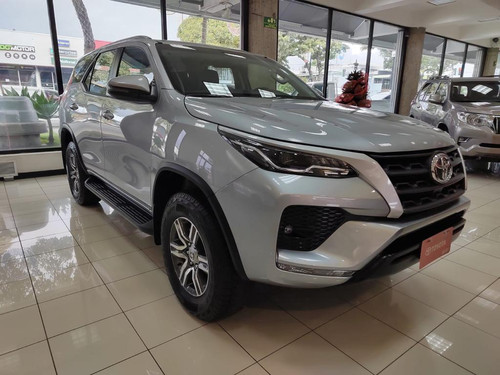 TOYOTA FORTUNER TOPLINE 2027