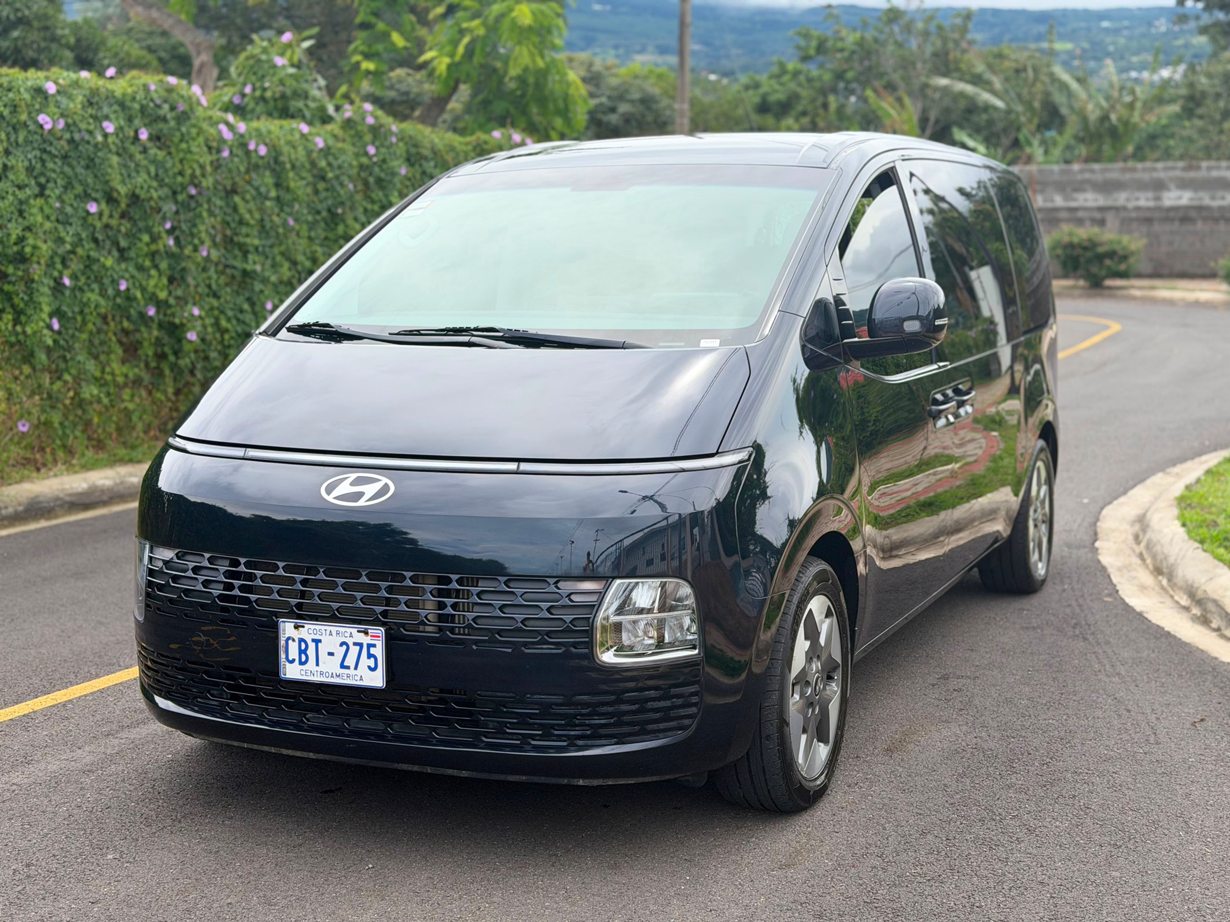 2025 Hyundai Staria Limited AWD