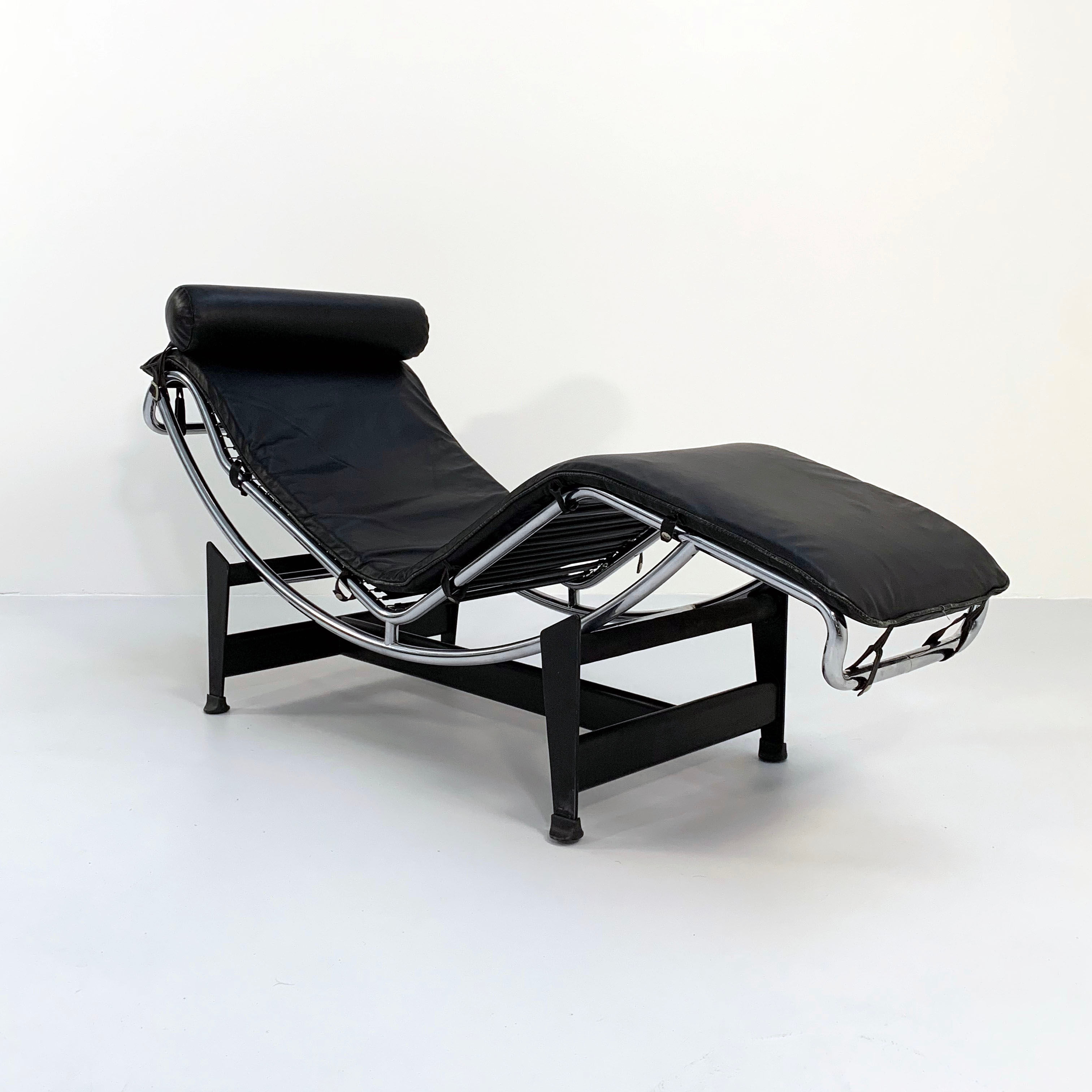 Black LC4 Lounge chair by Le Corbusier for Cassina, 1970s - SOLD