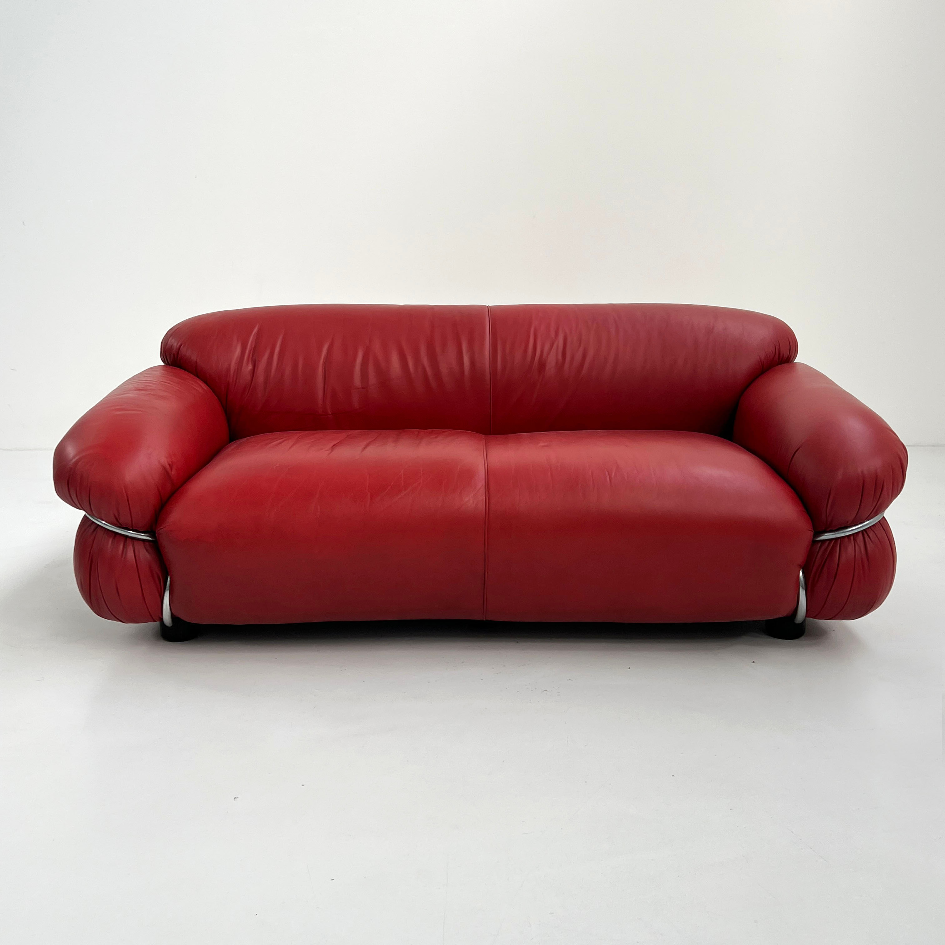 Red Leather Sesann 2-seater Sofa by Gianfranco Frattini for Cassina, 1970 - SOLD