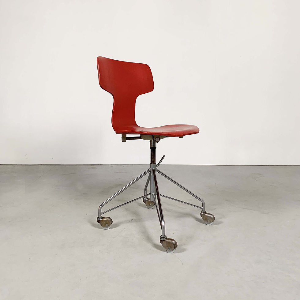 Thumbnail: FH3113 Swivel desk chair by Arne Jacobsen for Fritz Hansen, 1955 - SOLD