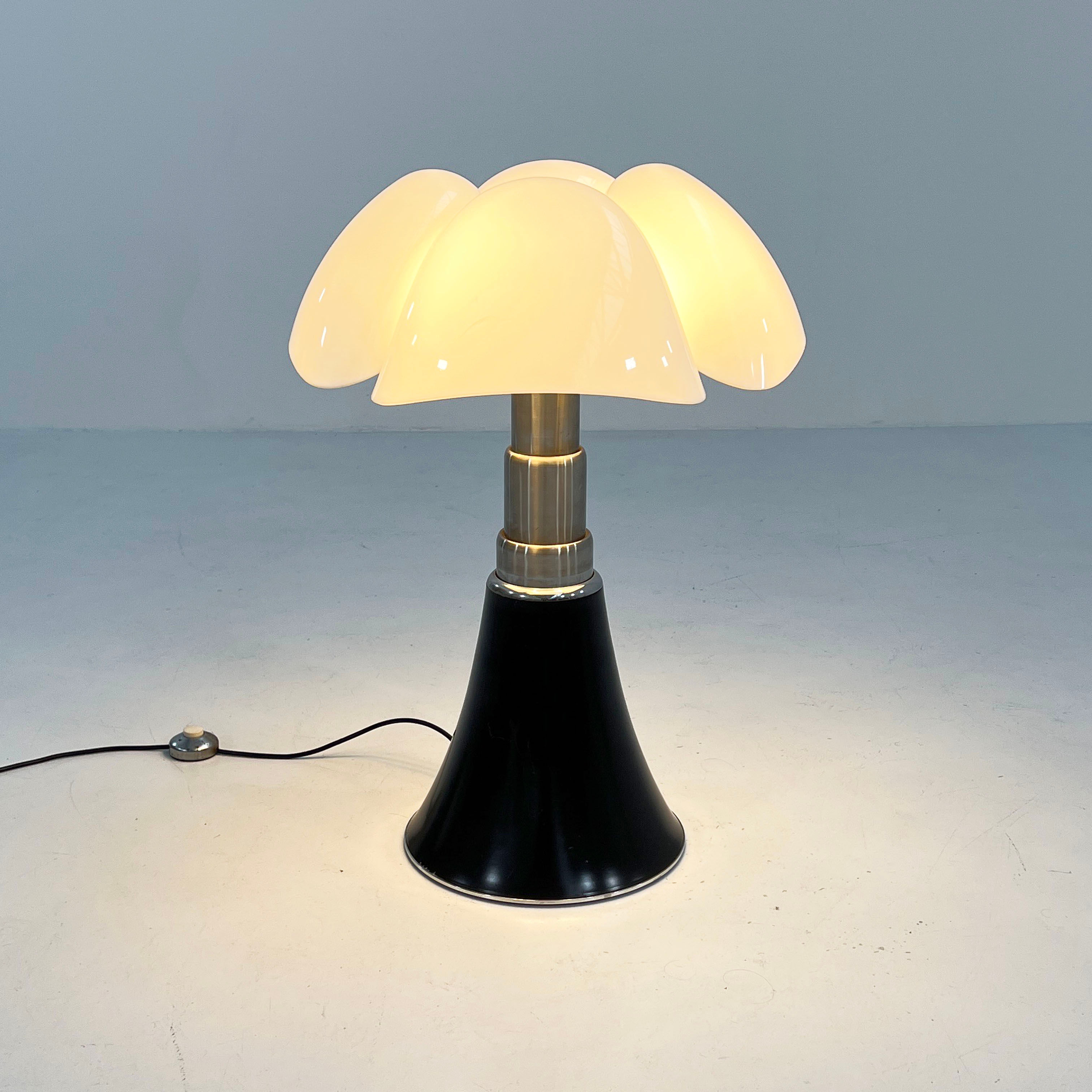 Vintage Pipistrello Table Lamp by Gae Aulenti for Martinelli Luce, 1970s - SOLD