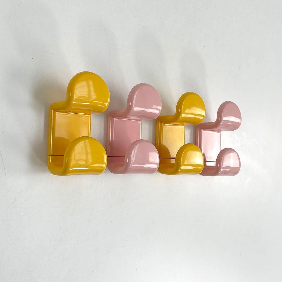 Thumbnail: Set of 4 Yellow & Pink Hooks by Ambrogio Rossari for Gedy, 1970s - SOLD
