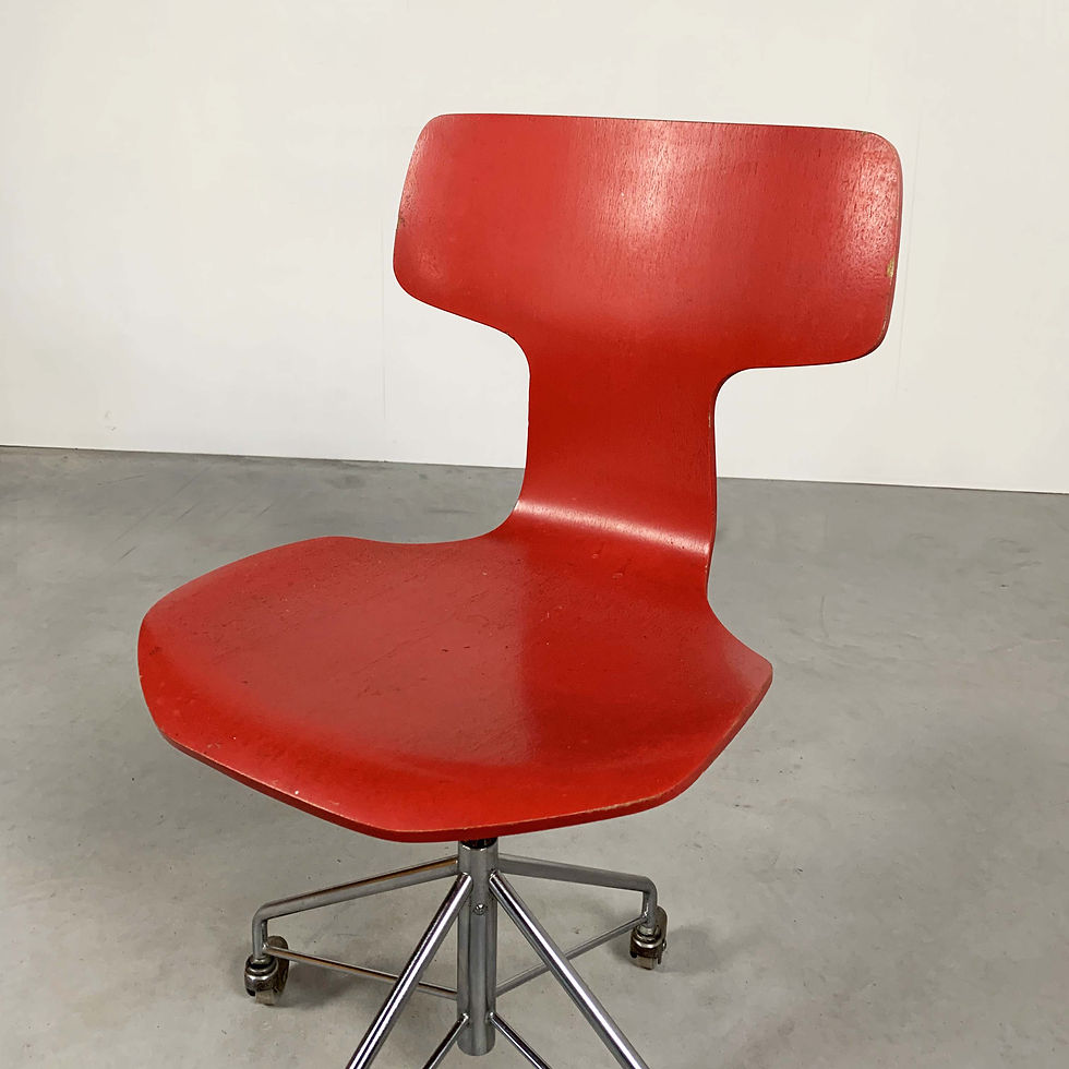 Thumbnail: FH3113 Swivel desk chair by Arne Jacobsen for Fritz Hansen, 1955 - SOLD