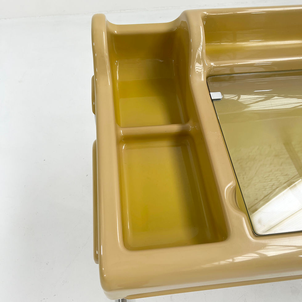 Thumbnail: Mustard Orix Desk by Vittorio Parigi & Nani Prina for Molteni, 1970s - SOLD