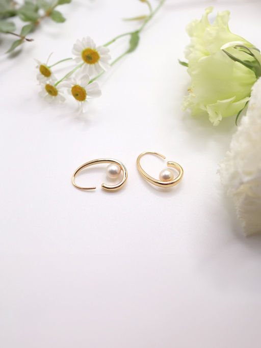 サムネイル： Daisyの三重県産真珠を使ったリングピアス